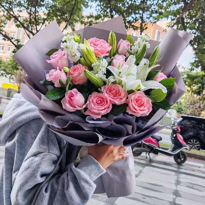 随州11朵戴安娜粉玫瑰百合，与你一起追逐梦想